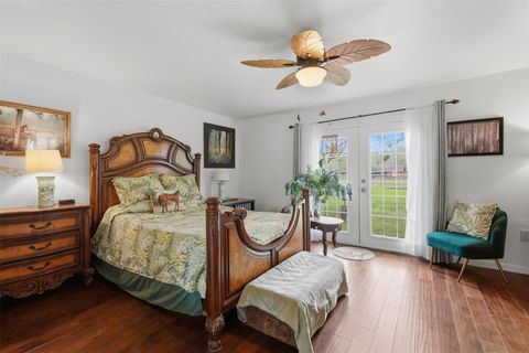 Tiny photo for 401 Clearview Avenue, Friendswood, TX 77546 (MLS # 74159200)
