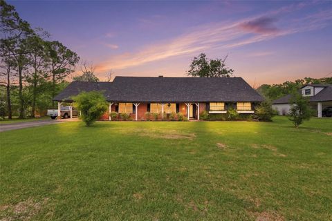 Photo of 401 Clearview Avenue, Friendswood, TX 77546 (MLS # 74159200)