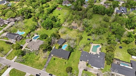 Tiny photo for 401 Clearview Avenue, Friendswood, TX 77546 (MLS # 74159200)