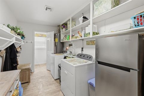 Tiny photo for 401 Clearview Avenue, Friendswood, TX 77546 (MLS # 74159200)