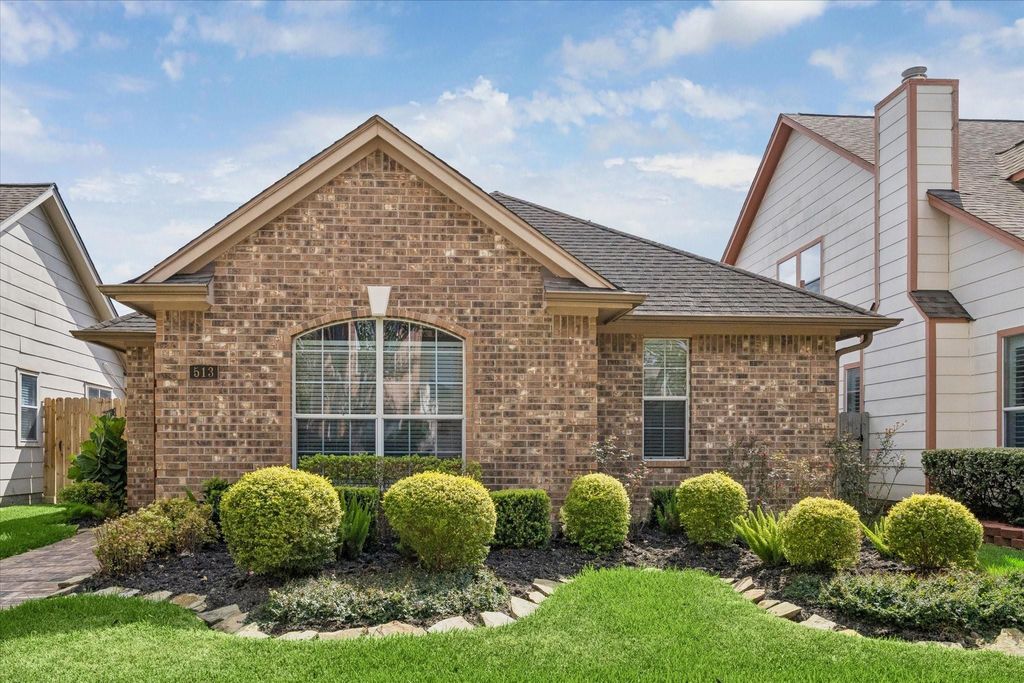 Photo of 513 Brad Court, Webster, TX 77598 (MLS # 57901533)