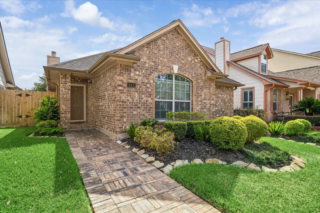 Photo of 513 Brad Court, Webster, TX 77598 (MLS # 57901533)