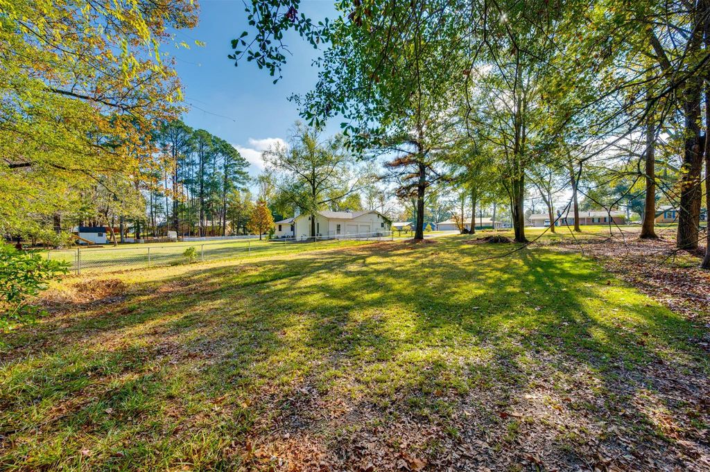 Photo of 219 Perryman, Lindale, TX 75771 (MLS # 56174381)