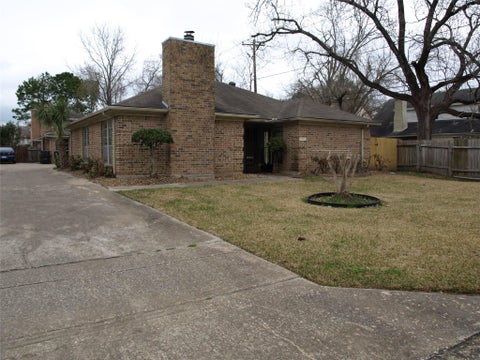 Photo of 10806 Lynbrook Drive #b, Houston, TX 77042 (MLS # 38865012)