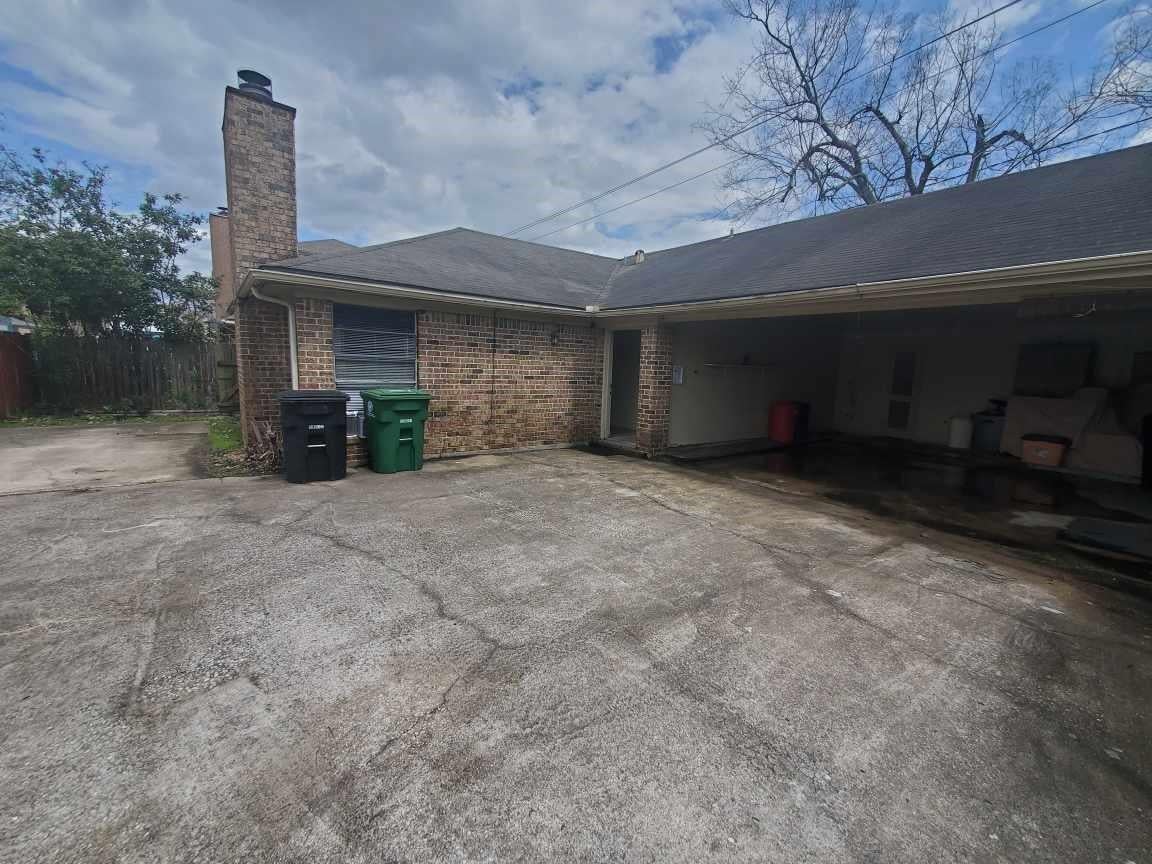 10806 Lynbrook Drive b