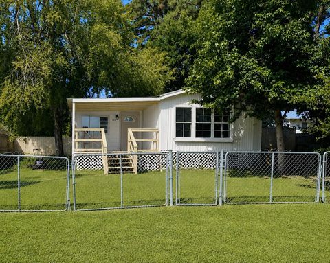 Photo of 142 Aspen, Livingston, TX 77351 (MLS # 6803182)