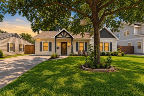 Photo of 1642 Chippendale Road, Houston, TX 77018 (MLS # 68714582)