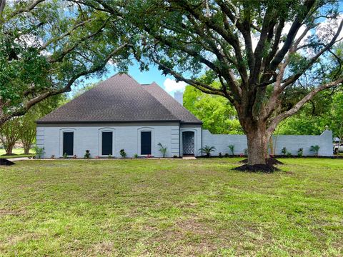 Homes For Sale - 5 Colony Drive<br/> Angleton, TX 77515