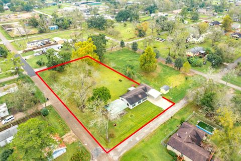Photo of 404 Chestnut Street, Brazoria, TX 77422 (MLS # 31803736)