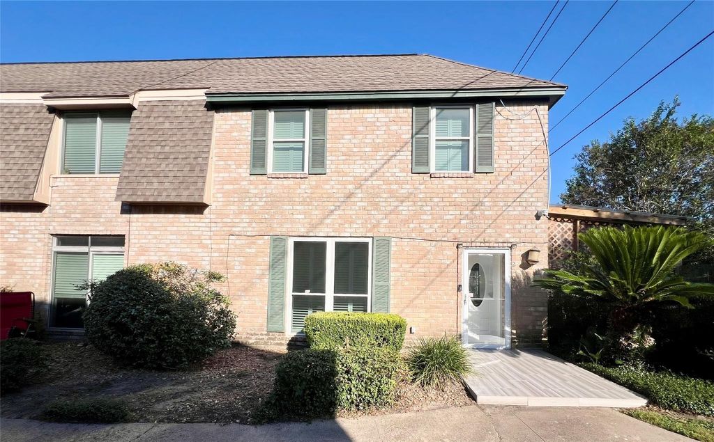 Photo of 840 Threadneedle Street #220, Houston, TX 77079 (MLS # 26178976)