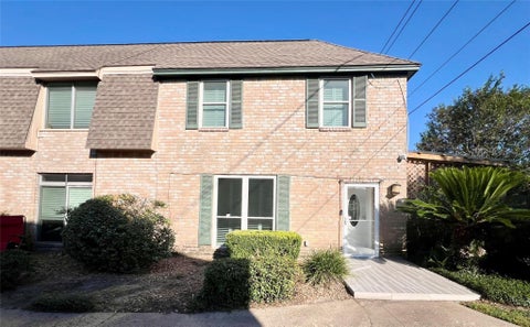 Townhouse For Rent - 840 Threadneedle Street #220<br/> Houston, TX 77079