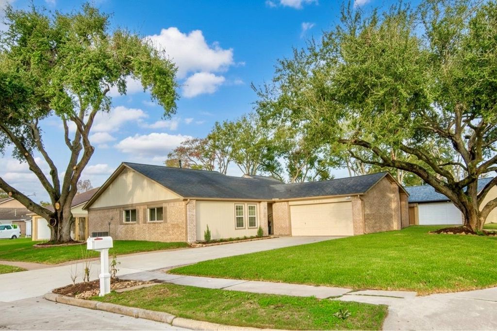 Photo of 6703 Stonewater, Houston, TX 77084 (MLS # 72127326)