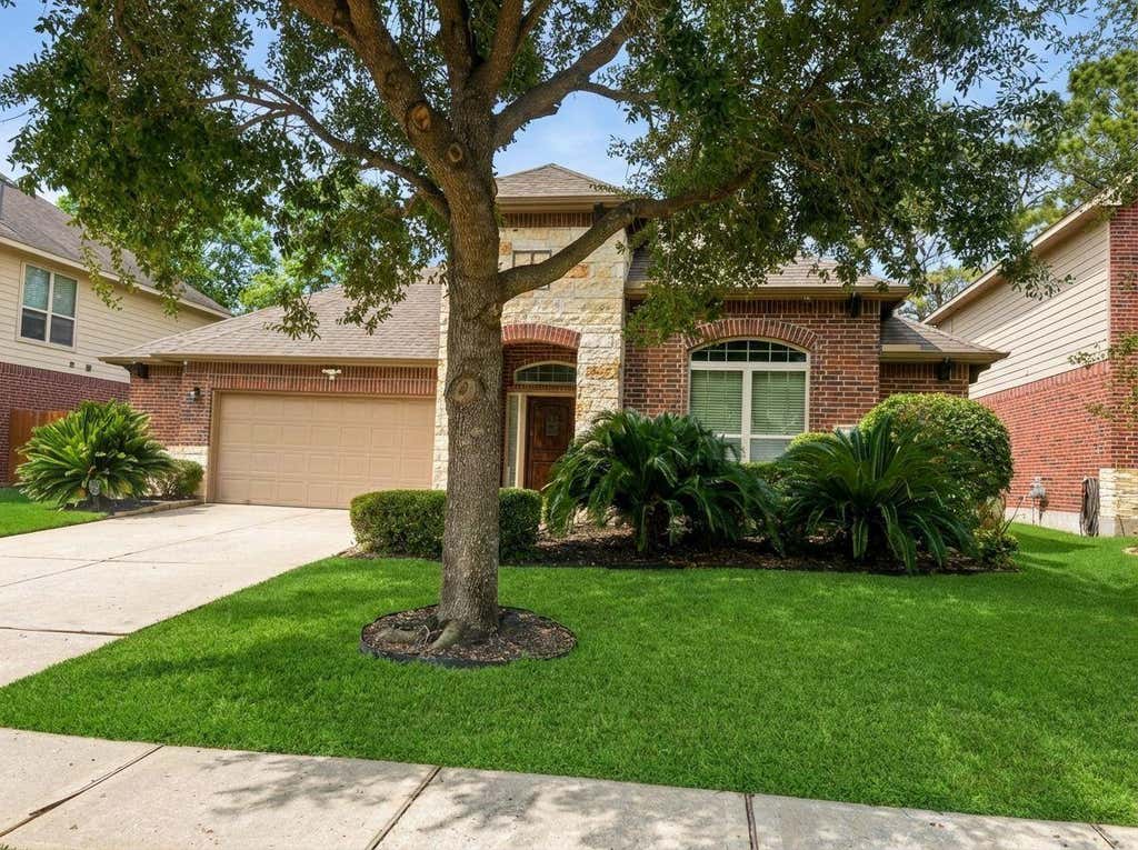 Photo of 129 Autumn Forest Lane, Conroe, TX 77384 (MLS # 96576743)