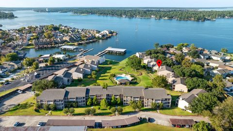 Photo of 204 Lakeview Terrace #G, Conroe, TX 77356 (MLS # 60372447)