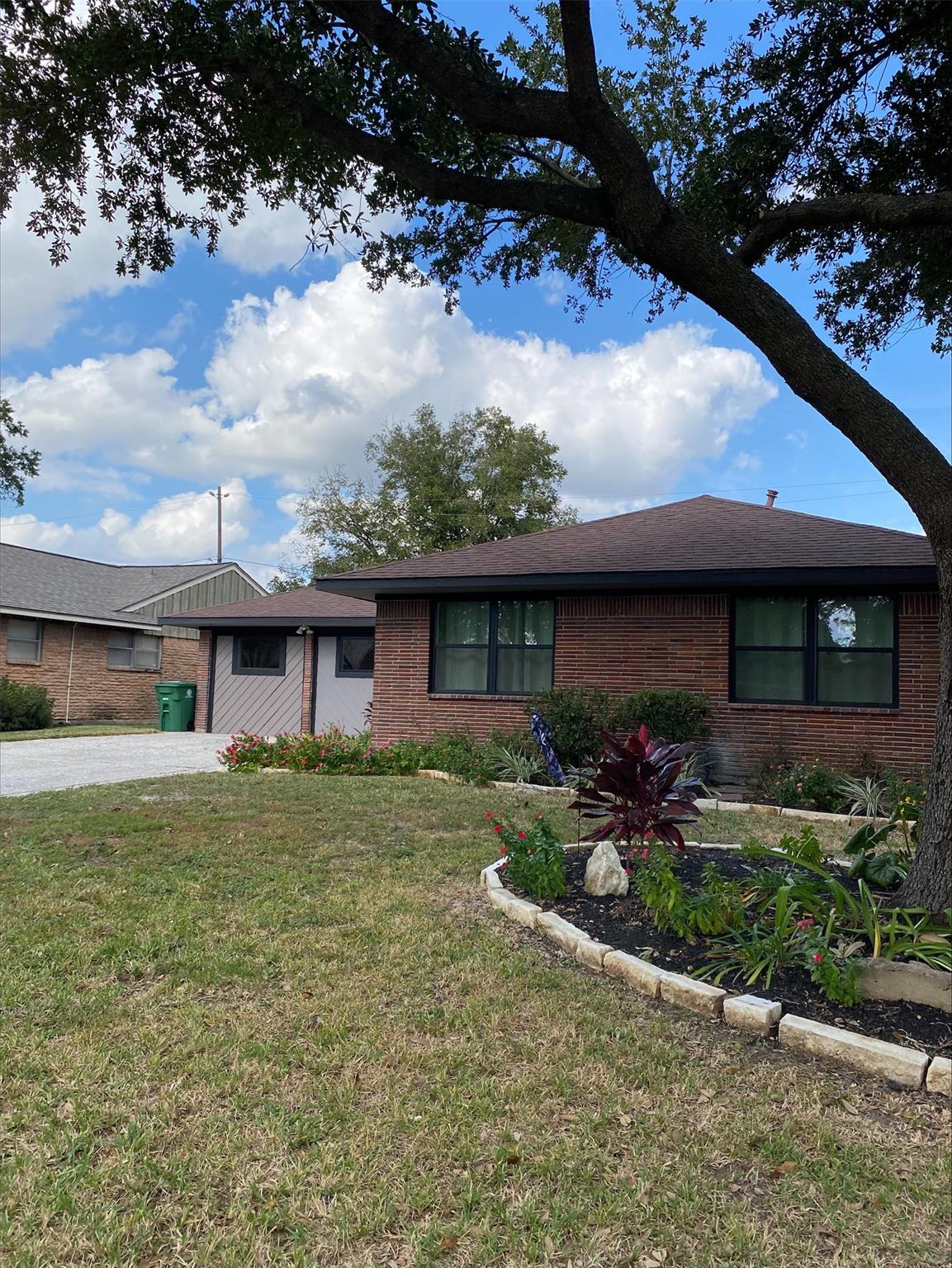 5714 Nina Lee Lane