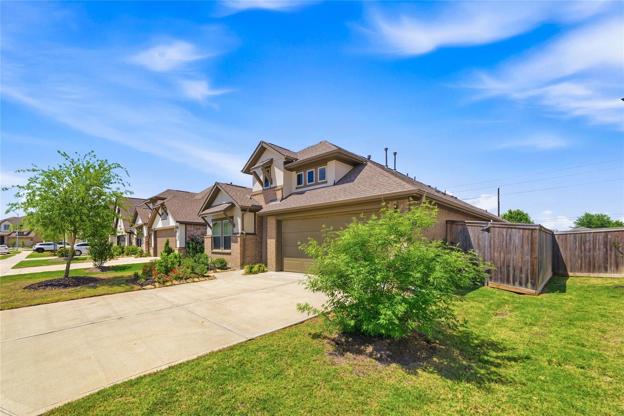 26006 Golden Dawn Trail