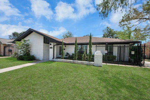 Photo of 5823 Mcknight Street, Houston, TX 77035 (MLS # 80825952)