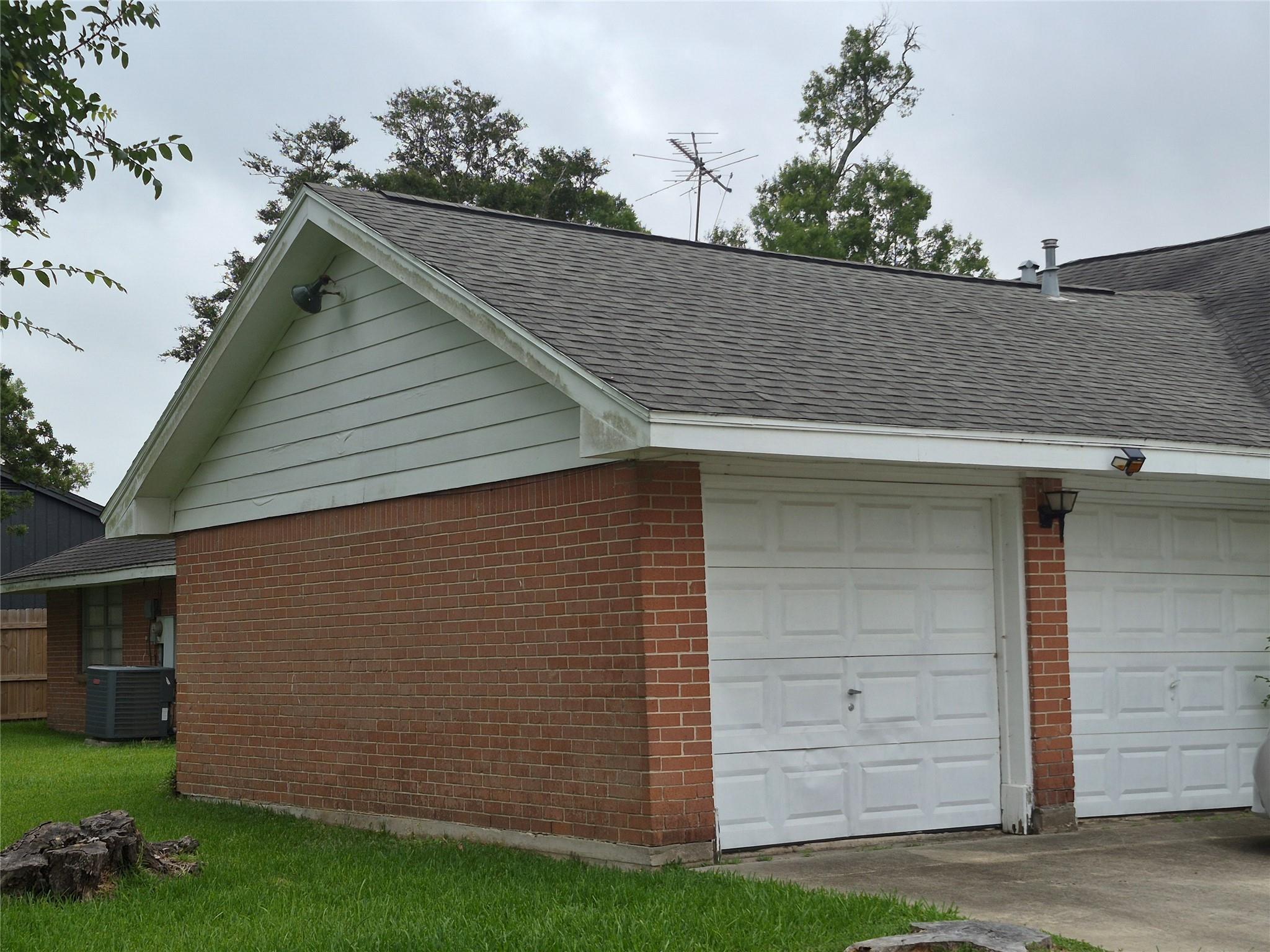 814 Oak Leaf Street