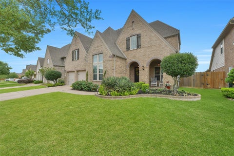Homes For Sale - 911 Ember Hills Lane<br/> Galveston County, Friendswood, TX 77546