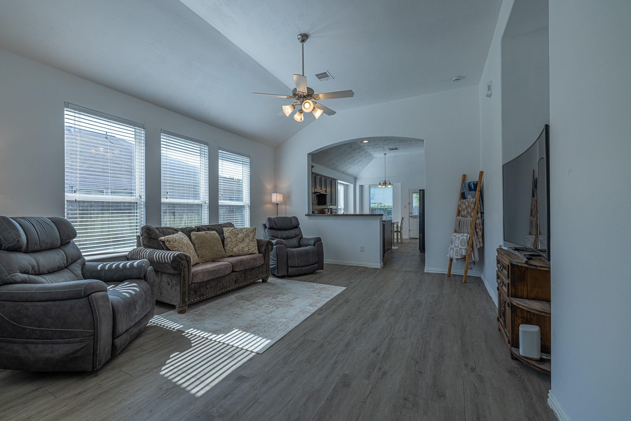 3818 Hunters Trail