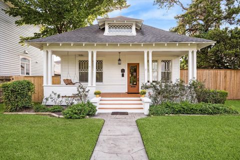 Photo of 1847 Cortlandt Street, Houston, TX 77008 (MLS # 53988797)