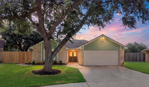 Photo of 3123 W Heatherock Circle, Sugar Land, TX 77479 (MLS # 23995601)