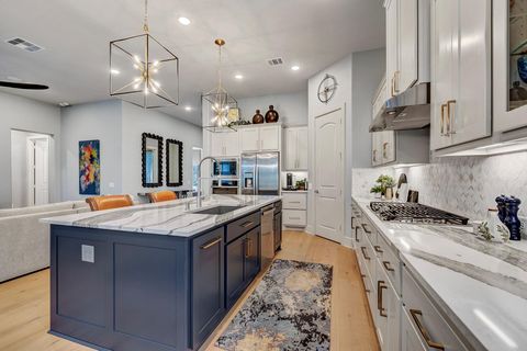 Photo of 327 N Turks Cap Trail, Montgomery, TX 77316 (MLS # 10942729)