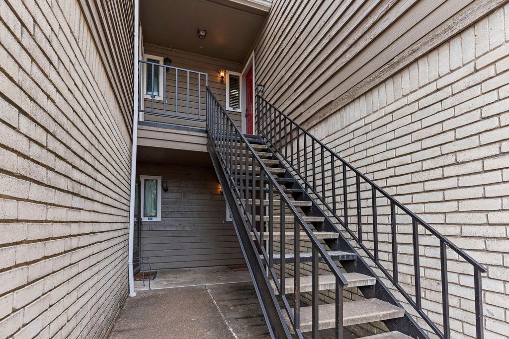 Photo of 4444 Victory Drive #1108, Houston, TX 77088 (MLS # 86373433)