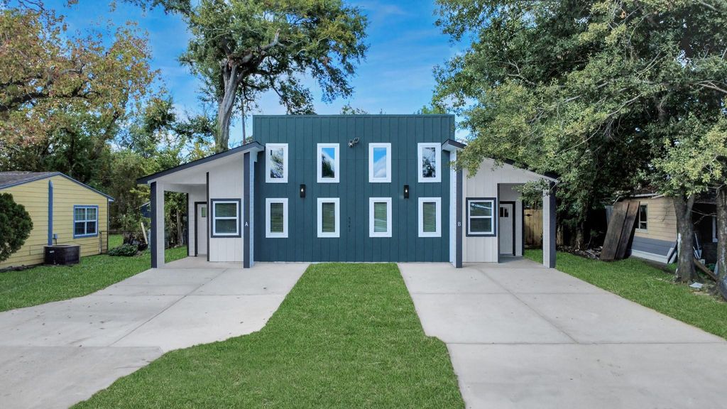 Photo of 5941 Southlea Street, Houston, TX 77033 (MLS # 86858665)