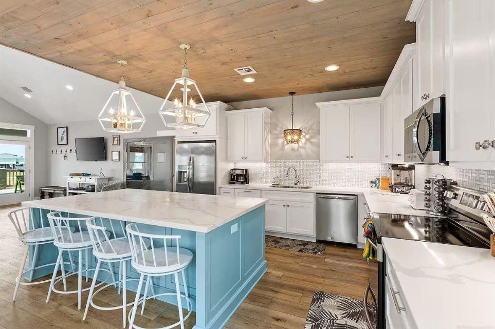 970 Pelican Lane
