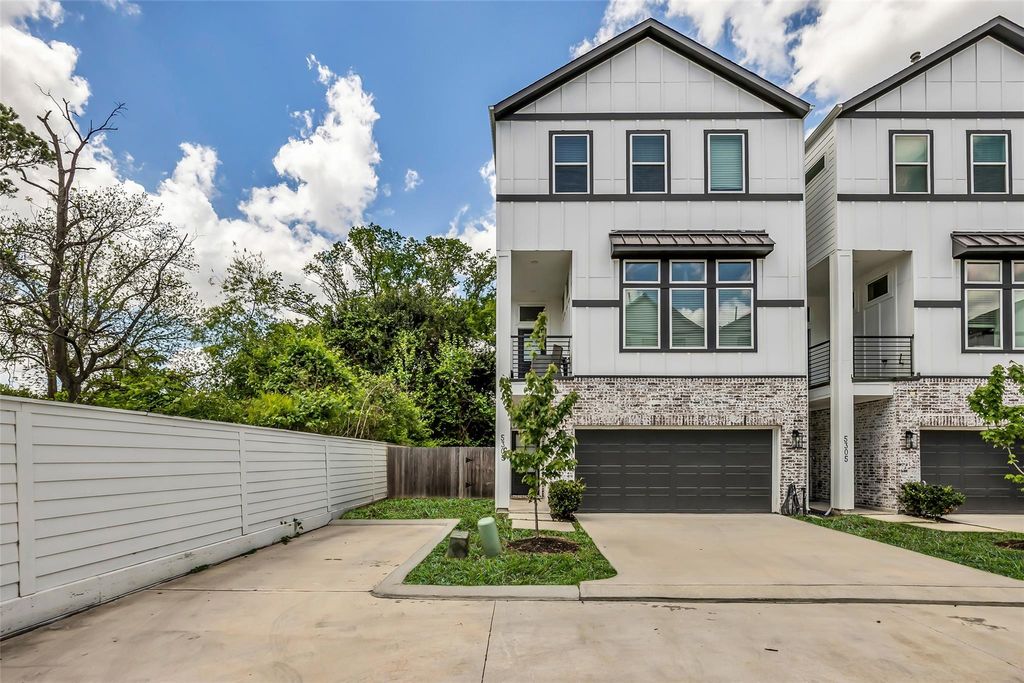 Photo of 5303 Donovan Gardens Lane, Houston, TX 77091 (MLS # 35759884)