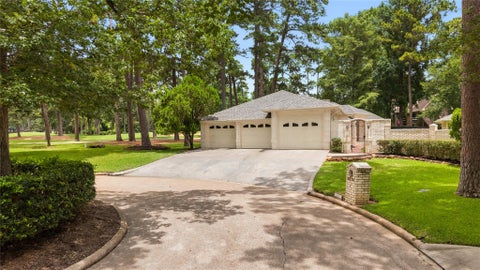 Photo of 3514 Cypress Point Circle, Montgomery, TX 77356 (MLS # 34062418)