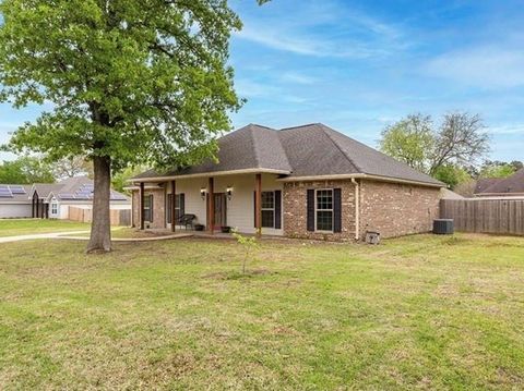 Photo of 2607 Old Union Road, Lufkin, TX 75904 (MLS # 31510268)