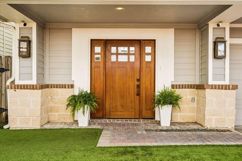 Photo of 209 Stratford Street #B, Houston, TX 77006 (MLS # 37067877)