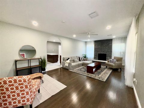 Photo of 7135 Cayton Street, Houston, TX 77061 (MLS # 62797560)