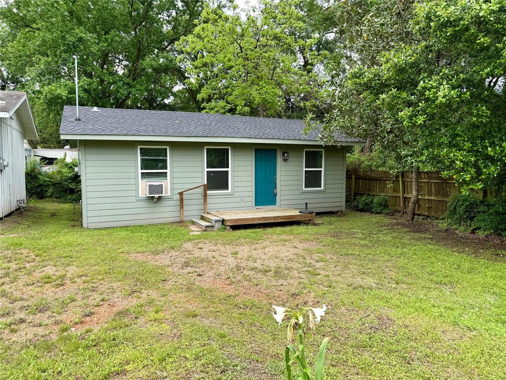 Photo of 520 Mcguire Ln, Huntsville, TX 77340 (MLS # 61184766)