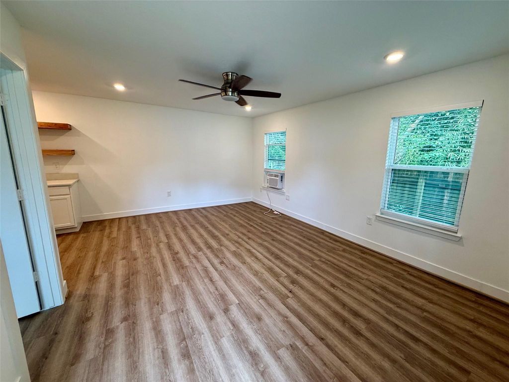 Photo of 520 Mcguire Ln, Huntsville, TX 77340 (MLS # 61184766)