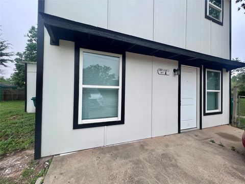 Photo of 207 S Avenue A #A, Willis, TX 77378 (MLS # 91741243)