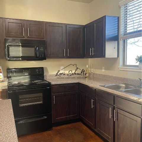 790 E Boundary Giddings TX 78942