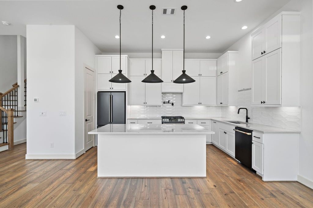 Photo of 1714 Sedola Lane, Houston, TX 77055 (MLS # 78635842)