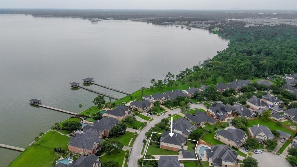 Photo of 13703 Elm Shores Drive, Houston, TX 77044 (MLS # 94720720)