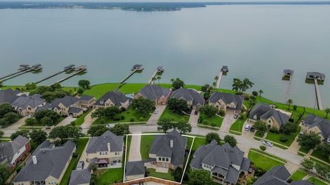 Photo of 13703 Elm Shores Drive, Houston, TX 77044 (MLS # 94720720)