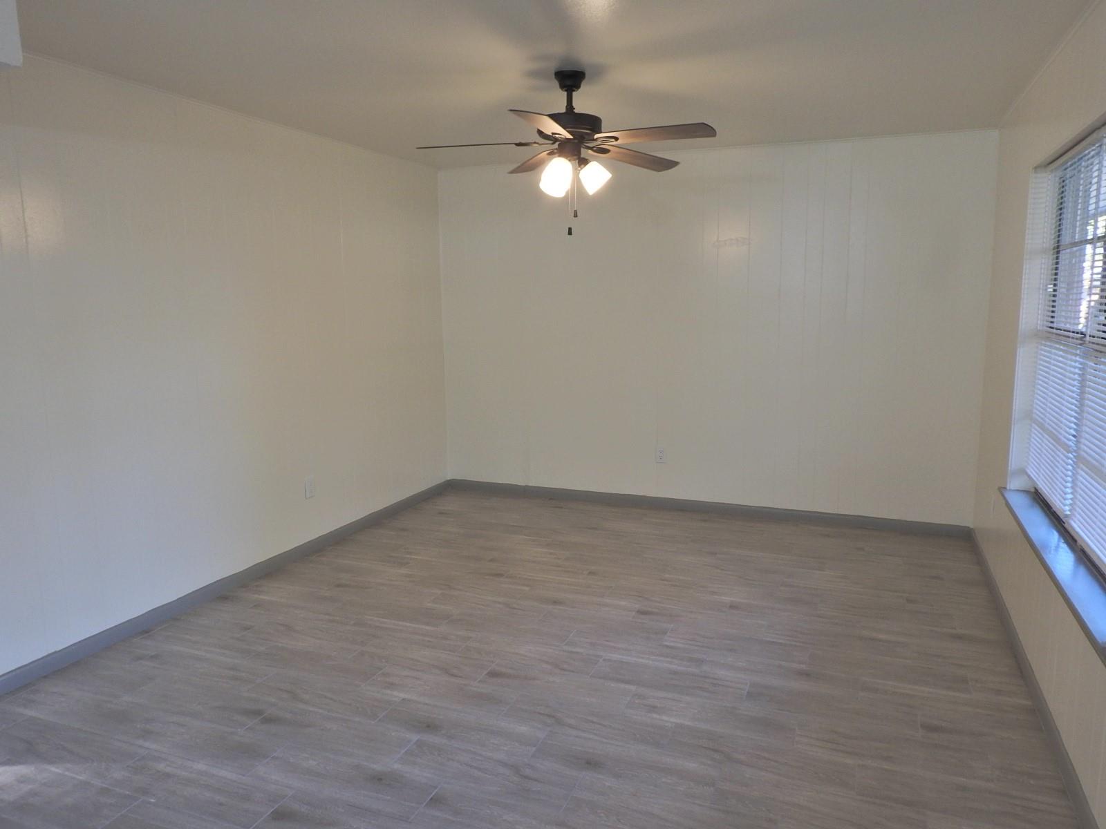 408 E Coombs Street 2