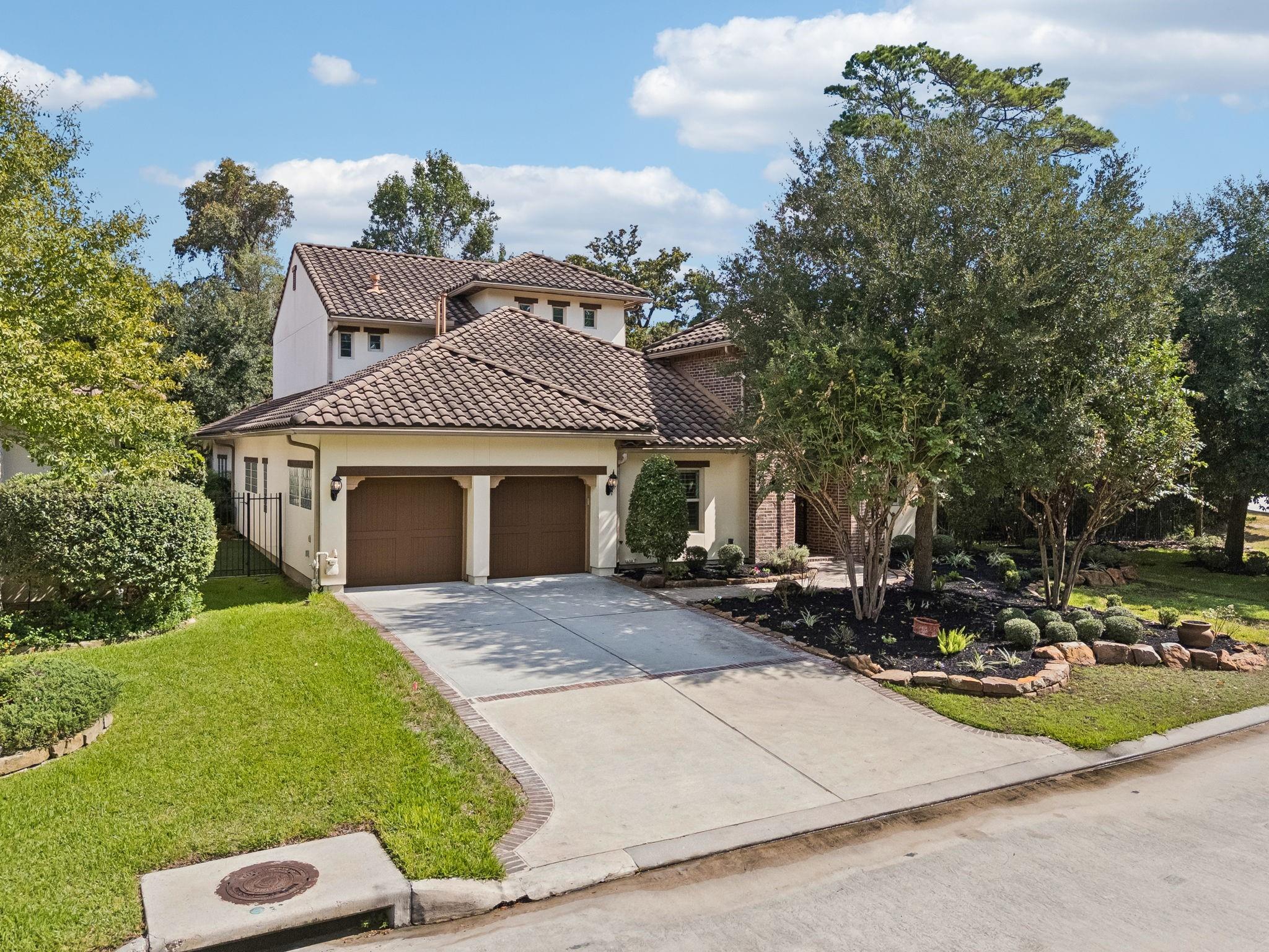 14 Woodglade Way