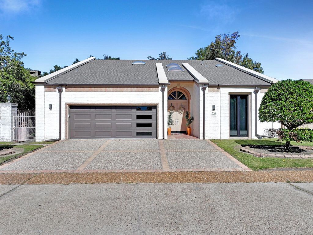 Photo of 220 Summerwood Street, Beaumont, TX 77706 (MLS # 9863850)