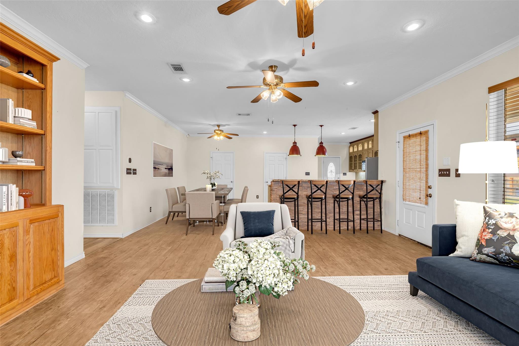 431 W Lake Shore Drive