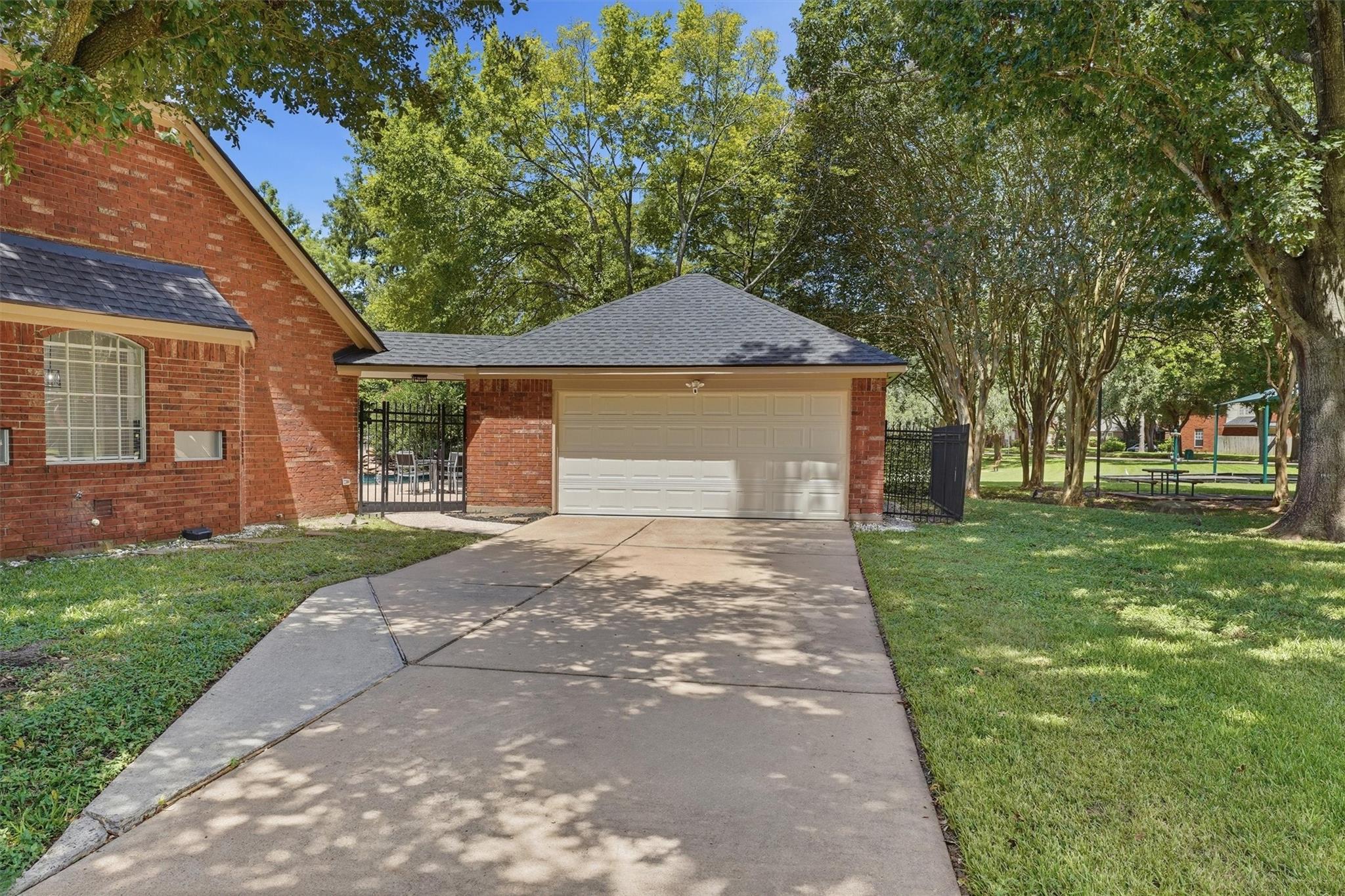 3319 Vista Lake Drive
