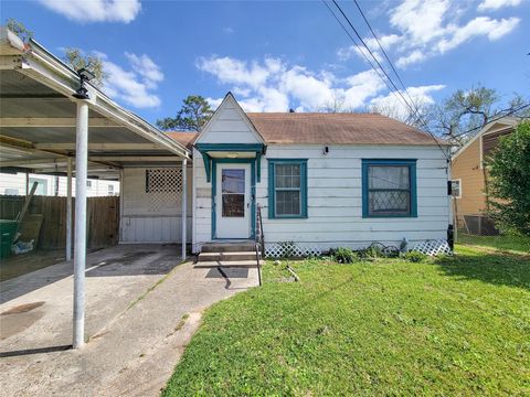 Photo of 4110 Beggs Street, Houston, TX 77009 (MLS # 67948043)