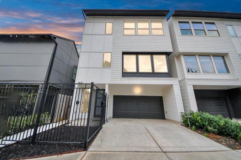 Photo of 615 Oakley Street, Houston, TX 77006 (MLS # 83801616)