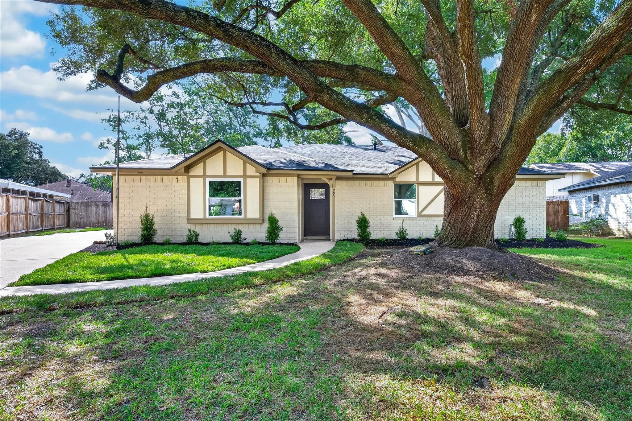 903 Chetwood Circle